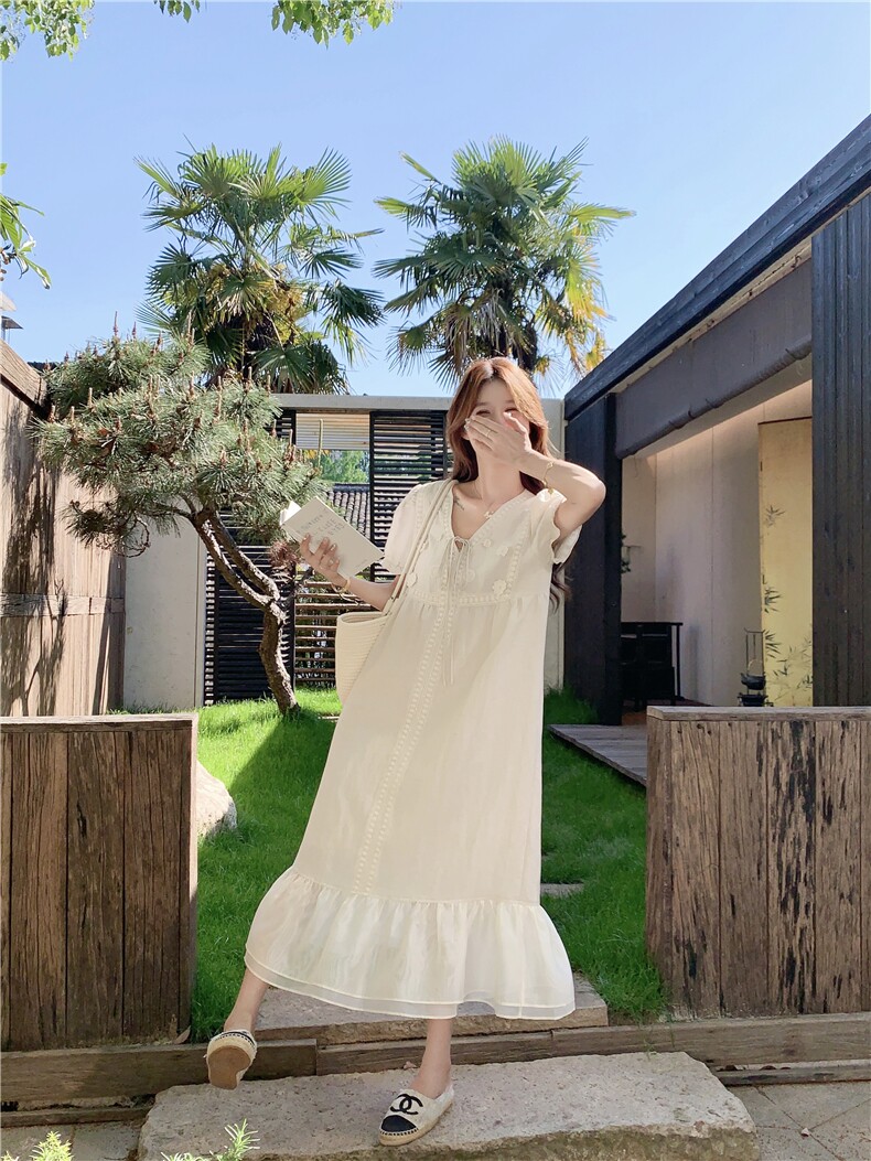 2026新款夏季复古花朵宽松绑带泡泡袖正肩V领连衣裙女夏,女装连衣裙,艾米莉亚