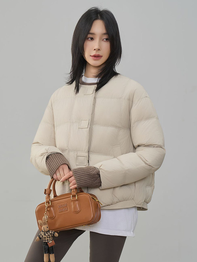 现货2025年新款90白鸭绒休闲圆领时尚羽绒服女,女装羽绒服,阳光伊恋