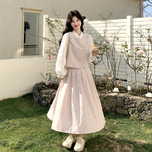 新款大货已出 马甲上衣三件套半裙套装613-p225-k369图片