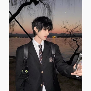 制服男徽章黑色西装外套男日系复古高级感学院风休闲西服潮图片