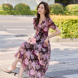 2026年夏季新款收腰裙乔其纱长裙45度斜裁印花修身型连衣裙优雅图片