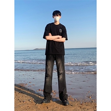 黑色