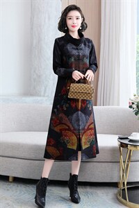 2022秋季女装新款时尚洋气民族风盘扣定位花长款连衣裙图片