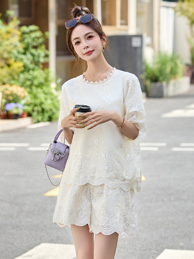 2025夏日穿搭一整套小个子气质显瘦高级感蕾丝刺绣短裤两件套装,女装套装/套裙,妙形