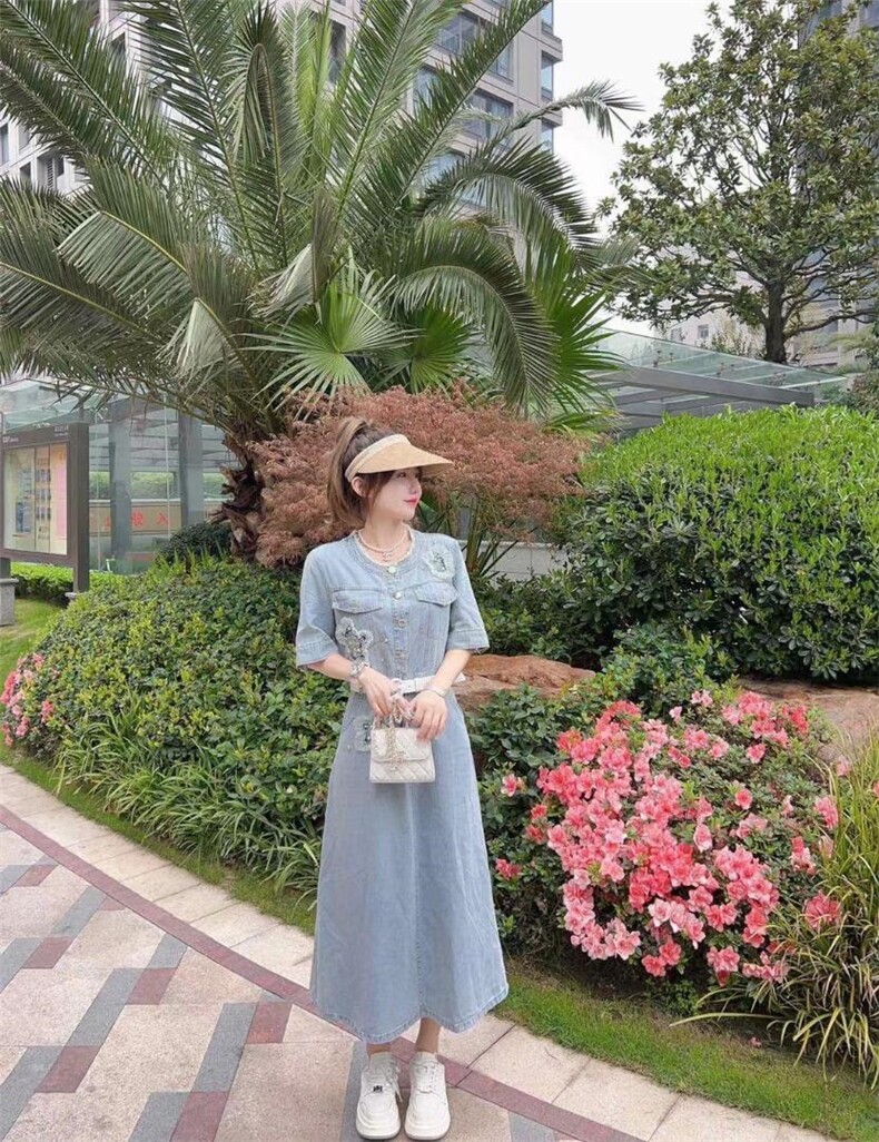 手工钉珠牛仔连衣裙，女装连衣裙，哥卓