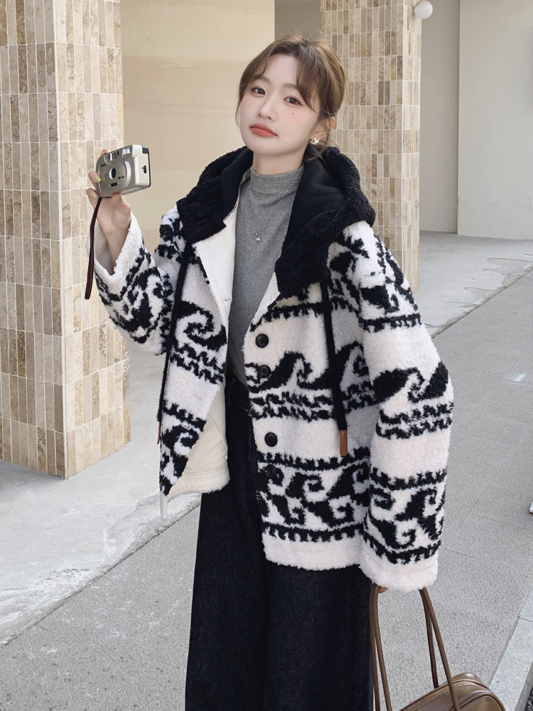 小个子复古减龄宽松皮毛一体撞色连帽颗粒绒羊羔毛外套冬,女装羊羔毛/颗粒绒,卡莱