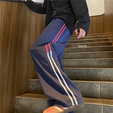 深蓝色