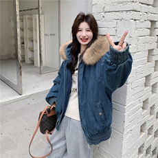 现货复古气质连帽牛仔羽绒服女配狐狸毛可拆卸保暖外套中长款，女装羽绒服，2C159