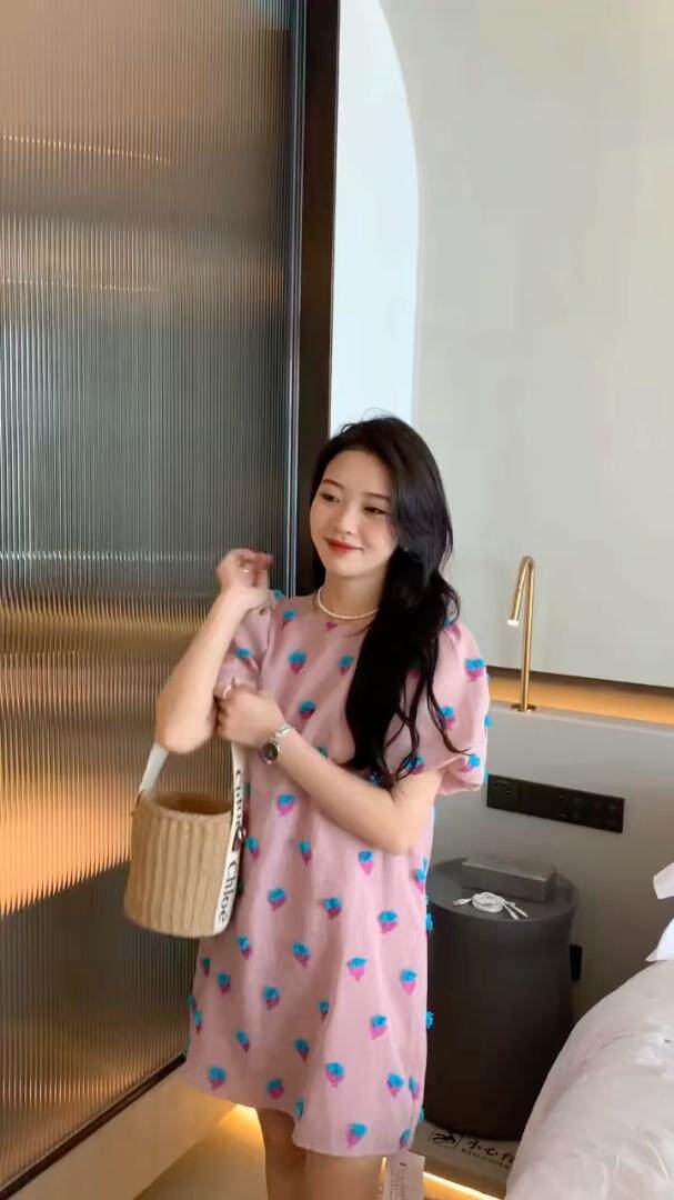 立体花绣花连衣裙，女装连衣裙，欧妮卡蒂蔓