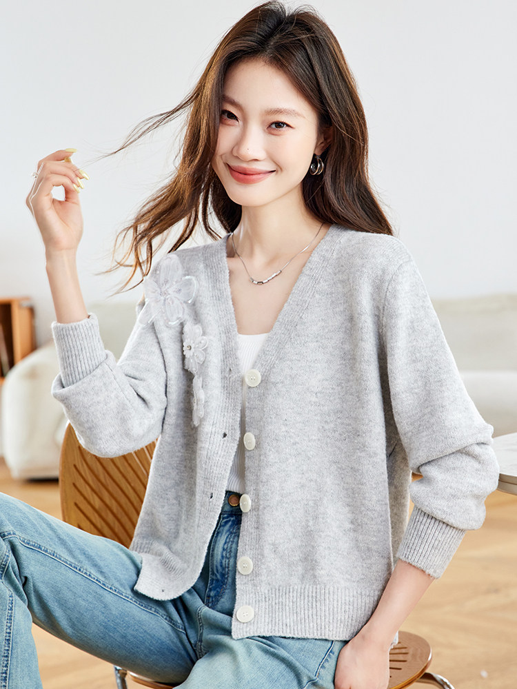现货2025秋冬V领毛衣女士时尚简约长袖秋冬打底针织衫上衣厚,商品下架区,韩然一族