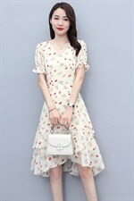 2023夏季新款时尚优雅气质V领花边不规则裙摆印花连衣裙，女装连衣裙，多彩