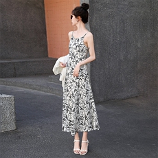 滤镜黄思瑞林媛同款吊带裙设计师原创庞贝印花连衣裙，女装连衣裙，时尚俏佳人