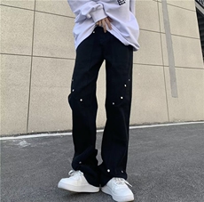 黑色