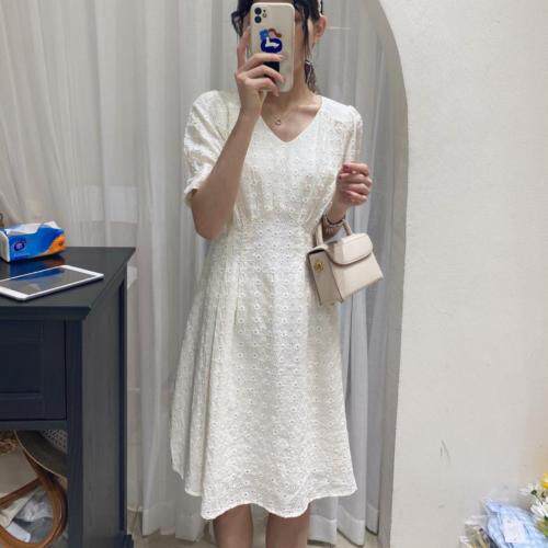 蕾丝钩花连衣裙，女装连衣裙，品晗