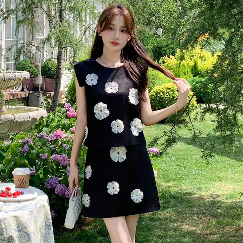 高端时尚套装裙女2026夏季新款洋气小个子修身钉花半身裙两件套，女装套装/套裙，心心服饰