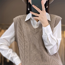 2025年秋季新款百搭女士菱形麻花V领无袖马甲，女装羊毛衫，春贝羊绒