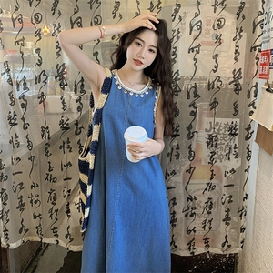 夏日辣妹穿搭无袖牛仔连衣裙女2025新款复古丹宁风设计感亮片长裙图片