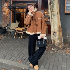 【新款现货】复古麂皮加绒外套短款牛角扣翻领99029款P195K278，女装短外套，2C316