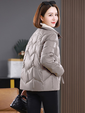 2025年冬季保暖休闲风羽绒服现货，女装羽绒服，婷轩阁