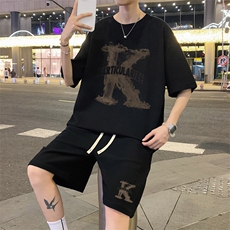 黑色
