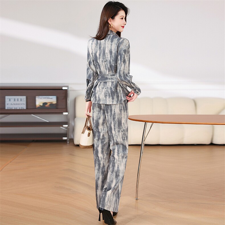 西装外套女2024年新款秋装印花修身小西装复古设计感西服灰色上衣,女装套装/套裙,梦依杭