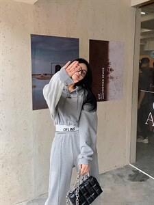 字母戴帽运动套装图片