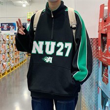 黑色