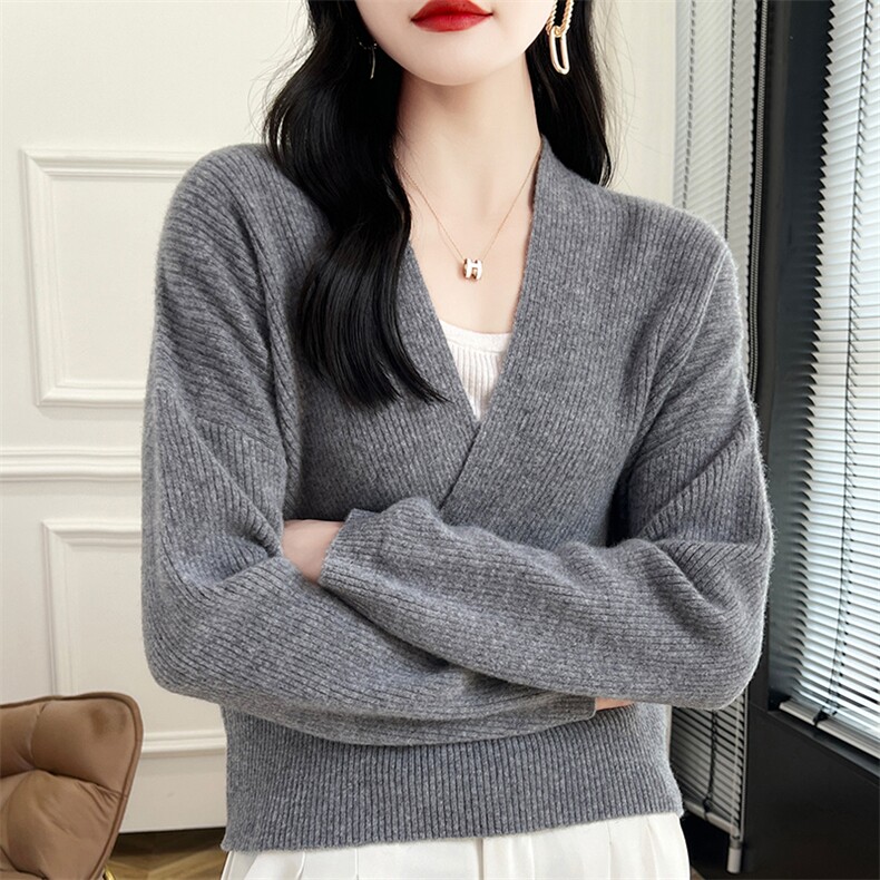 交叉V领短款羊毛衫女2024年秋冬新款时尚优雅,女装羊毛衫,蒙特羊绒