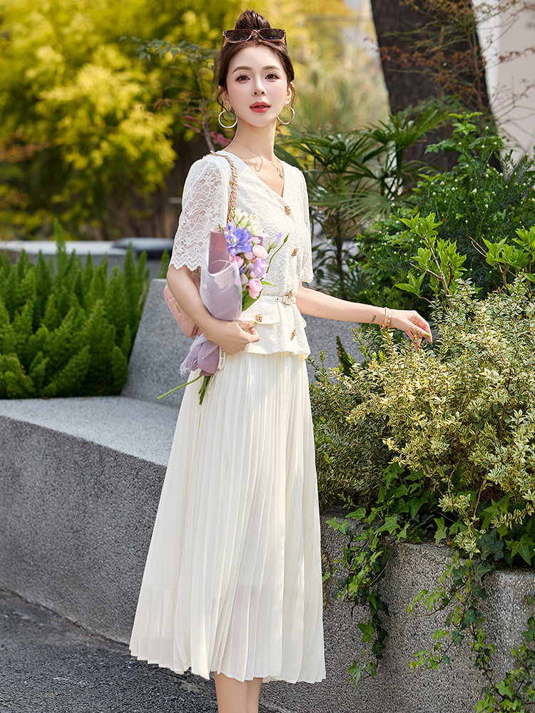 优雅蕾丝拼接连衣裙女2025夏新款法式V领名媛设计感假两件百褶裙,女装连衣裙,韩然一族