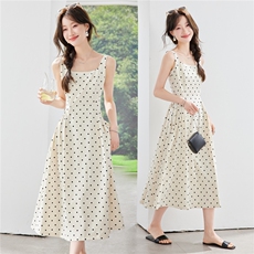 《现货26夏上新》miu系浪漫波点收腰吊带连衣裙女，女装连衣裙，时尚风爆