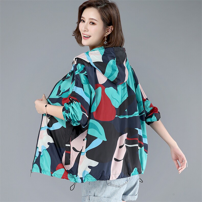 2022年夏季抽象图案薄款宽松型连帽长袖拉链防晒服外套,女装防晒衣,依倍林
