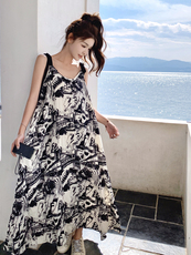 度假风印花吊带裙女2025夏季新款超好看设计感洋气时髦气质连衣裙，女装连衣裙，浙宝128A