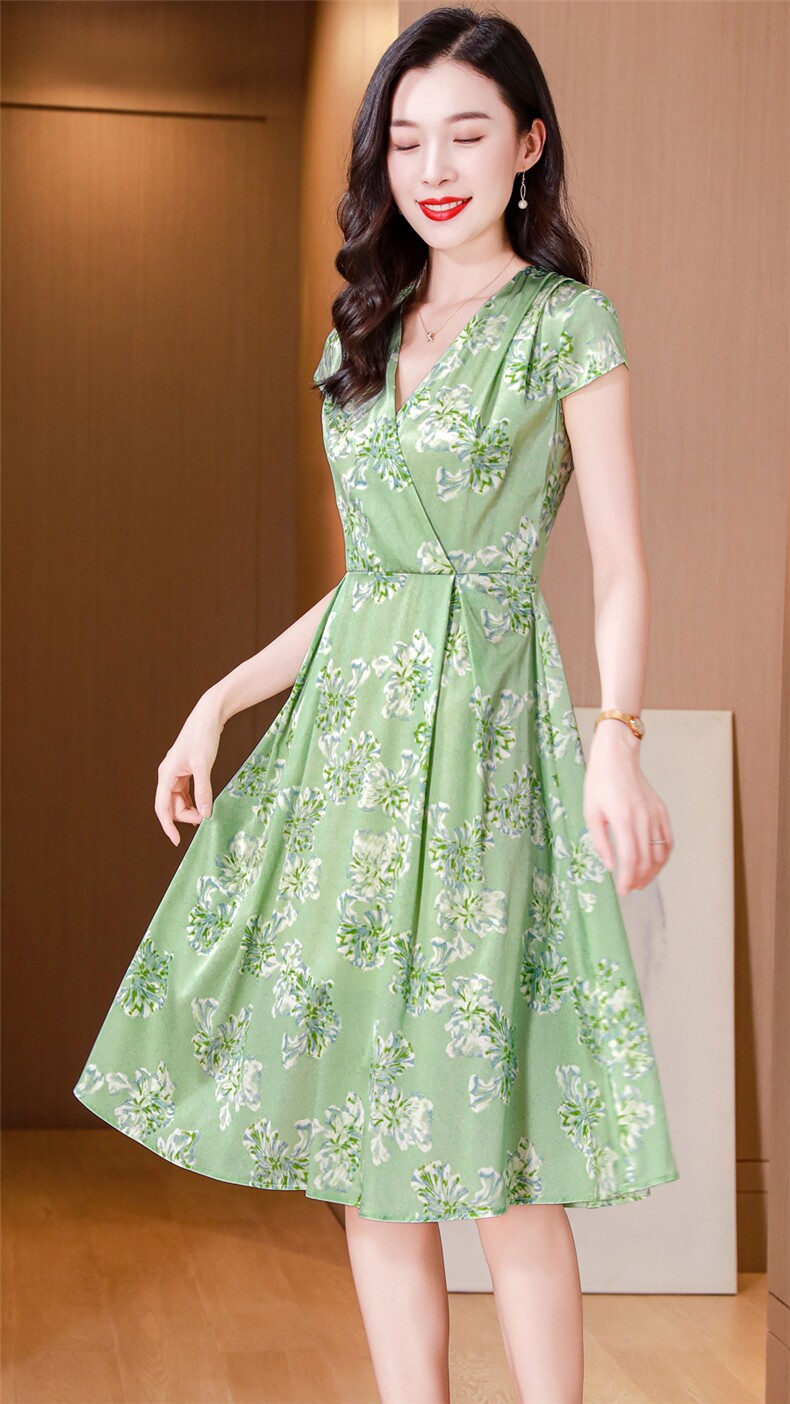 气质优雅真丝碎花连衣裙女夏2025新款V领显瘦高端减龄真丝裙子,女装连衣裙,阿舍尔精品