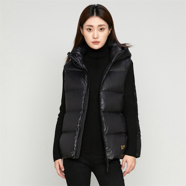 时尚保暖黑金羽绒服马甲外套男女同款连帽立领设计轻薄显瘦冬季必备单品,女装羽绒服,曼琳思菲