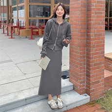 深灰色连帽休闲卫衣套装半身裙女2025年秋季新款休闲运动风两件套，女装套装/套裙，2C205