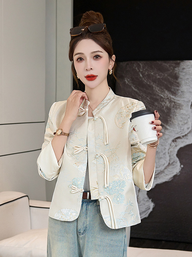 新中式国风外套女春秋2025新款高端洋气时尚刺绣缎面盘扣立领上衣,女装短外套,伊仟回