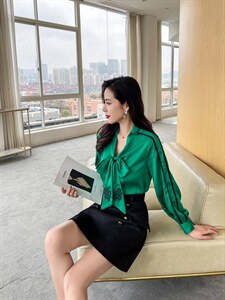 蝴蝶刺绣衬衣图片