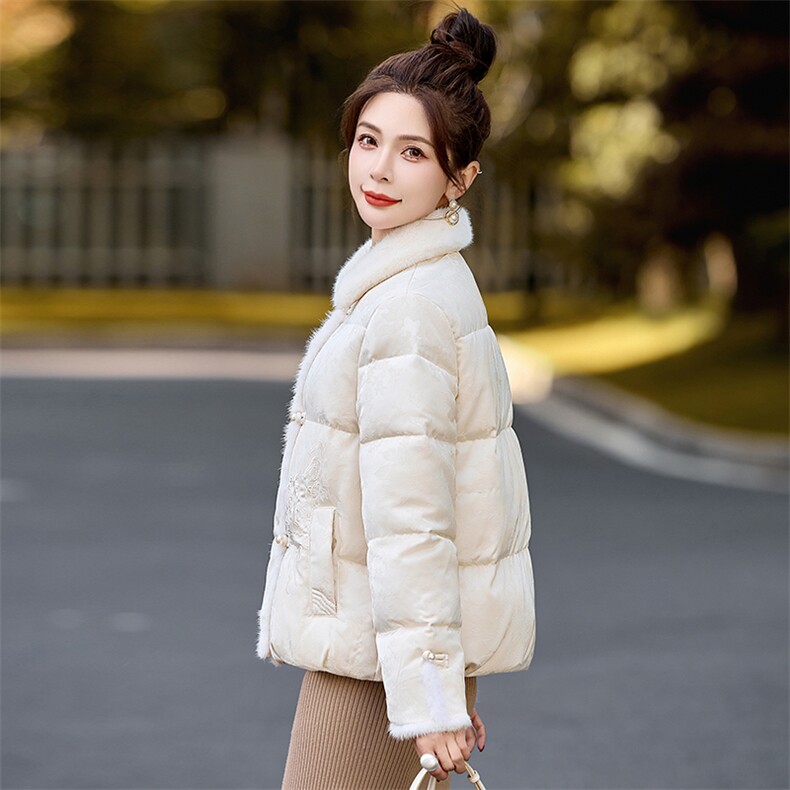 水貂毛拼接国风刺绣羽绒服女2025冬季新款粉色气质白鸭绒短款外套,女装羽绒服,美沁