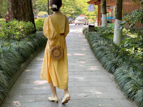 后背设计连衣裙，女装连衣裙，Must Bloom绽放