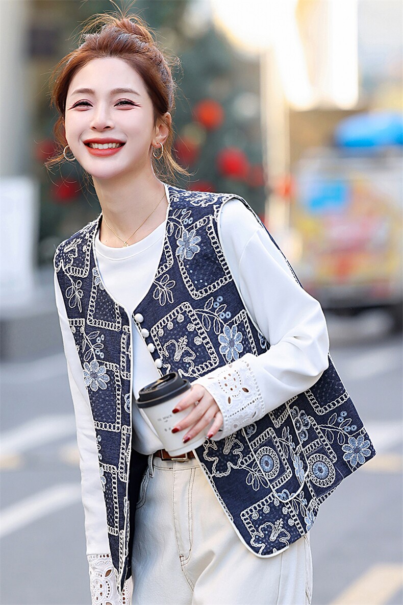 欧货气质盘扣牛仔蓝马夹女2025春装新款国风亮片明线刺绣牛仔马甲,女装马甲,秋水欣儿