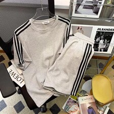 灰色
