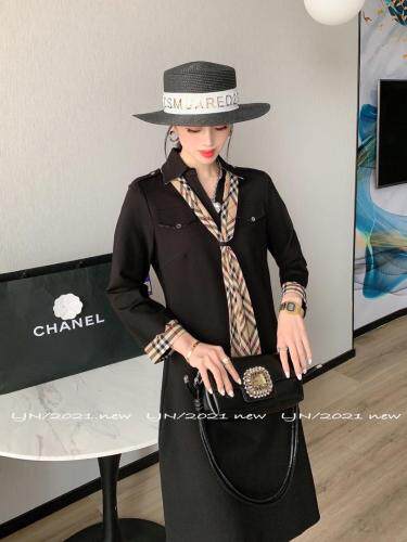 简约大方连衣裙，女装连衣裙，莲佳妮