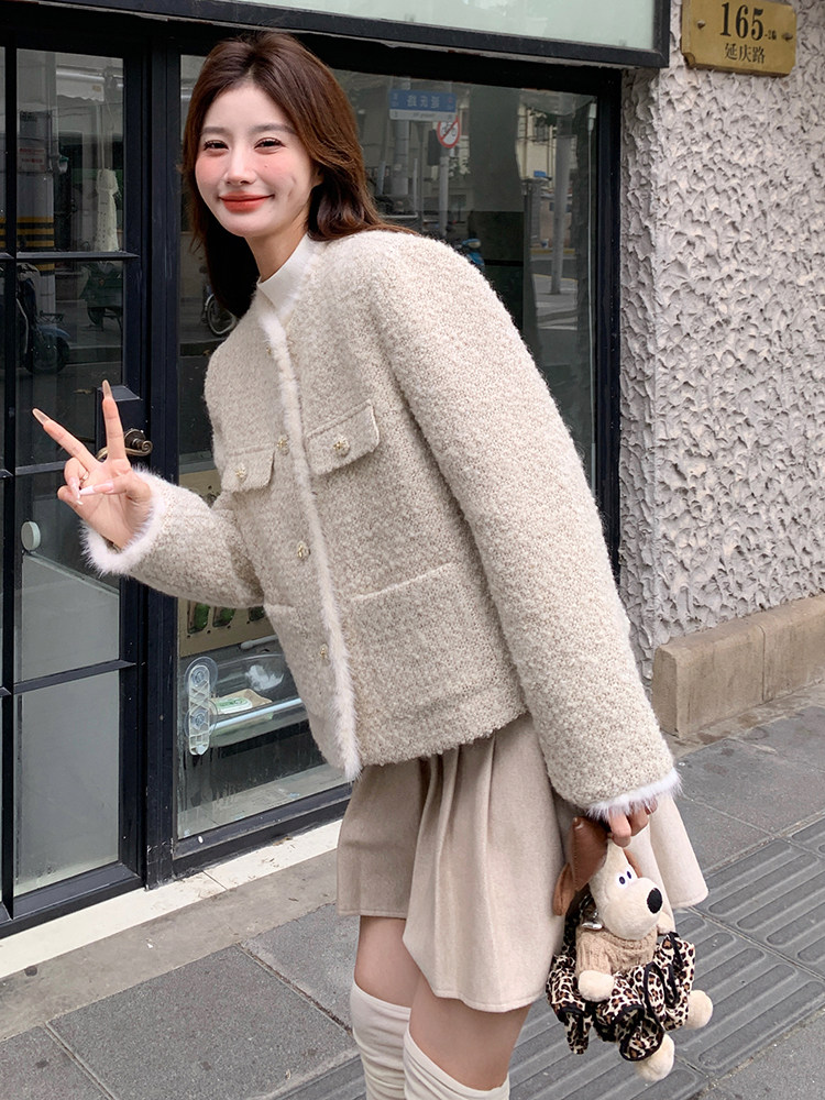 现货小香风面料含毛量%45内胆新帼标90白鸭绒水貂毛边设计,女装羽绒服,韩蜜菓