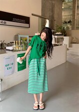 格子半裙、配上同色系上衣、给人一种不失高品质的感觉，，女装半身裙，碧沁伊人