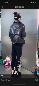 三色羽绒外套图片