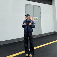 黑色