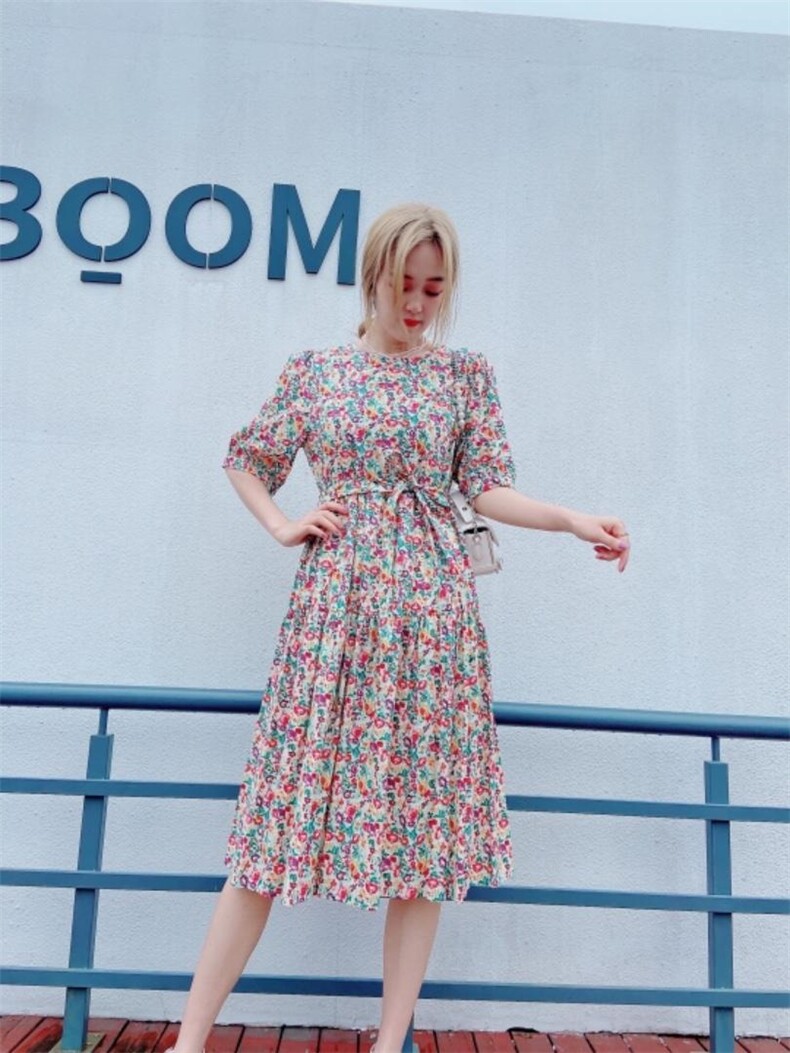 夏季新款花朵连衣裙，女装连衣裙，依岸