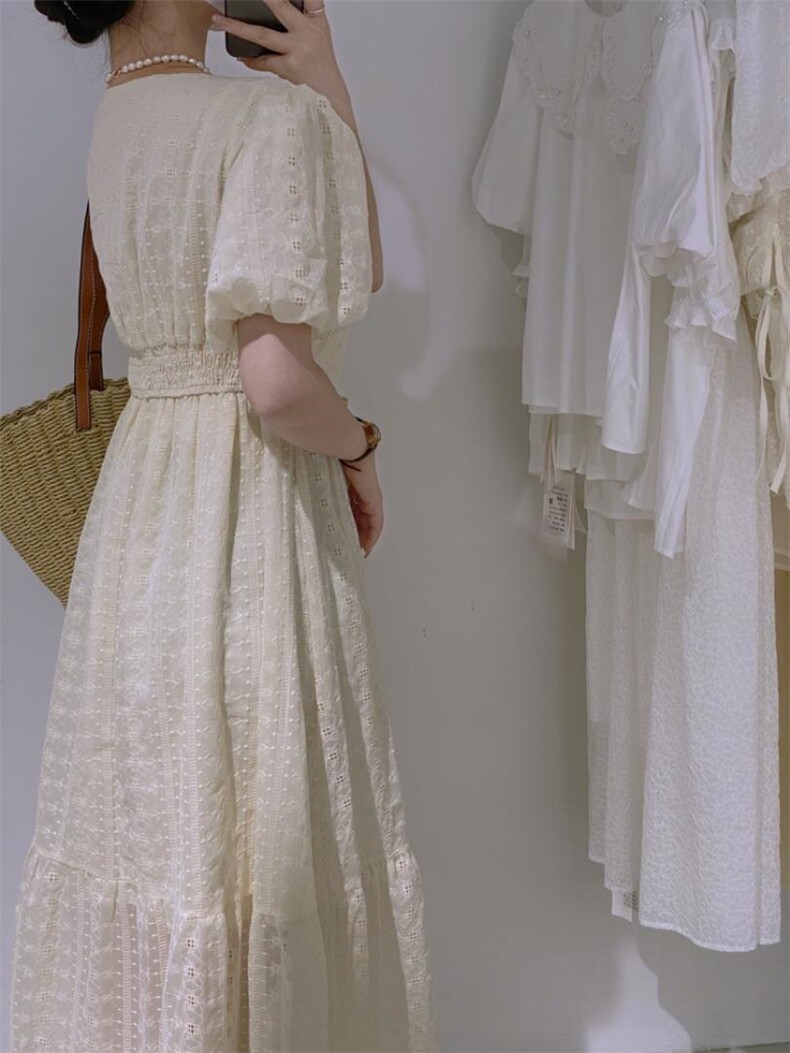 V领刺绣连衣裙，女装连衣裙，驿谷