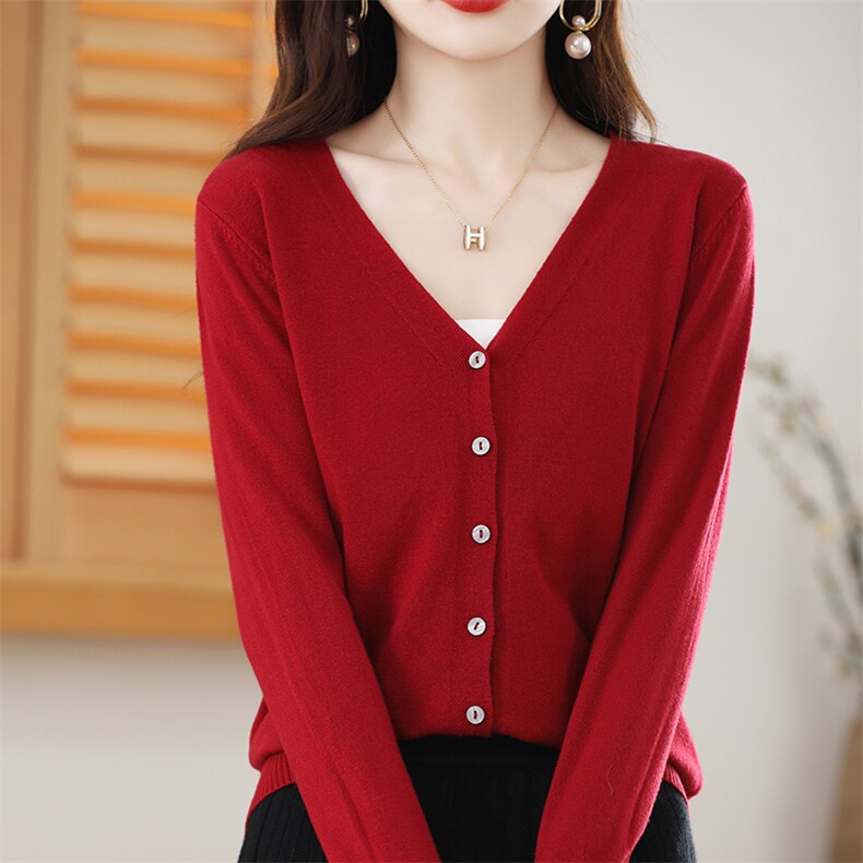 新款纯色V领针织开衫时尚百搭长袖，女装针织衫/毛衣，众美斯特