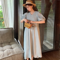 浅蓝色泡泡袖v领连衣裙女2024夏季新款法式简约气质宽松过膝长裙，女装连衣裙，浙宝192（原082）